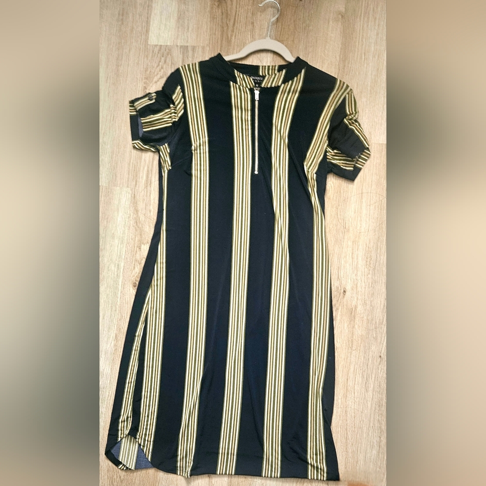 Striped Green and Blue Zippered Dress. Size 6. Great For Summer Or Golfing.
